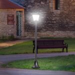 Lampione LED da Esterno ad Energia Solare Lampada da Giardino Lampada da Terra Impermeabile IP44 18×18×160cm Nero