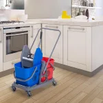 Carrello delle Pulizie Professionale 2 Secchi Capacità 25L Strizzatore 73 × 45 × 92cm