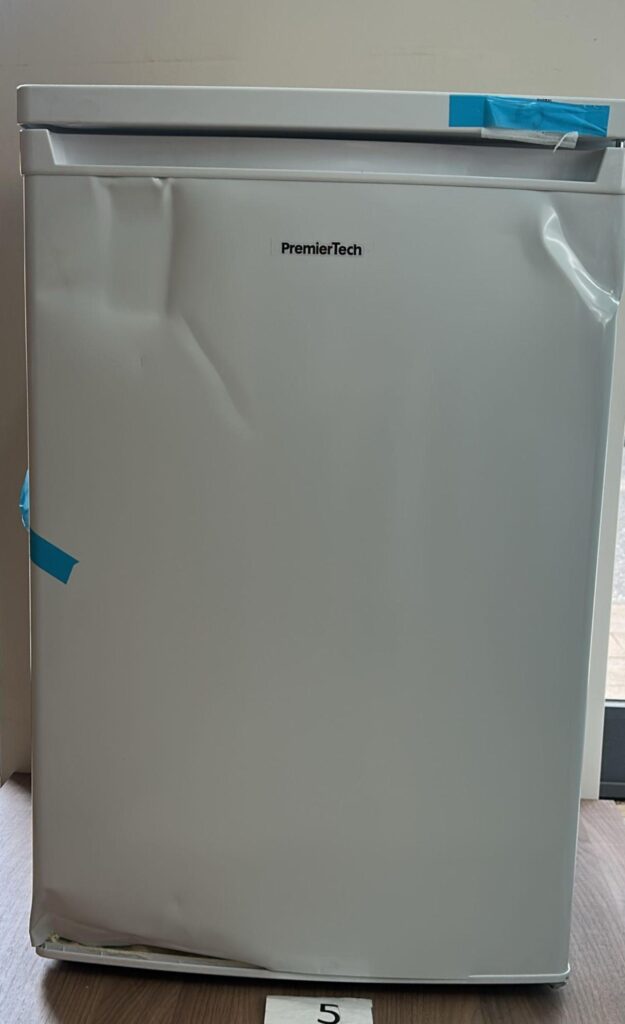 ** Congelatore Freezer verticale 91 litri Bianco Classe E sottotavolo ** Congelatore Freezer verticale 91 litri Bianco Classe E sottotavolo